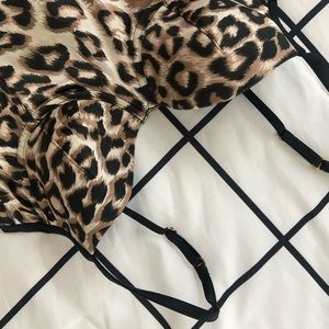 NEVER BEEN WORN Victoria’s Secret “Very Sexy” leopard and black mesh corset! 🖤